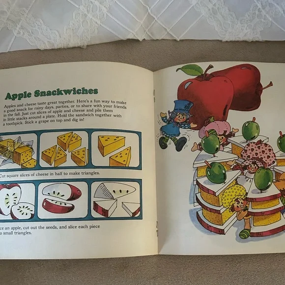 Vintage 1980 Strawberry Shortcakes Cooking Fun Book by Michael J. Smollin - Picture 5 of 7